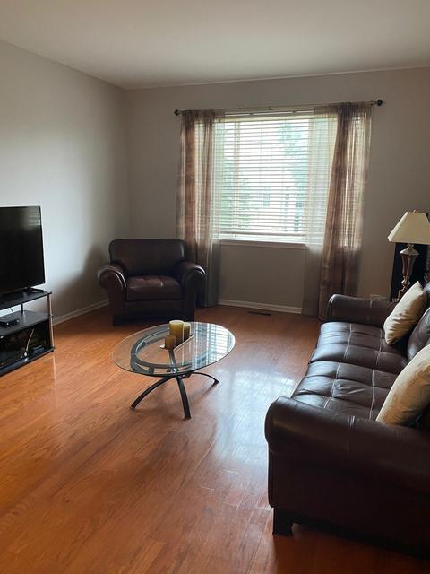 2242 Daybreak Dr, Aurora, IL 60503 photo 2