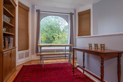 839 E Drexel Sq, Chicago, IL 60615 photo 17