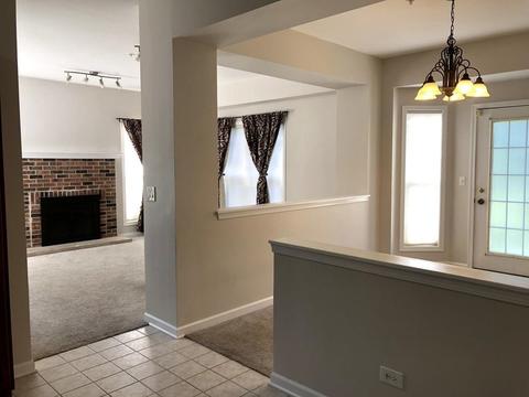 2207 Yale Cir, Hoffman Estates, IL 60192 photo 3