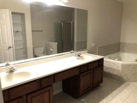 2207 Yale Cir, Hoffman Estates, IL 60192 photo 7