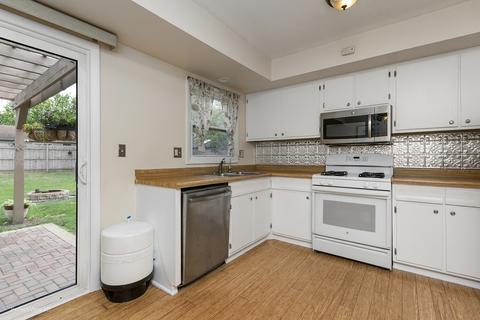 343 Gale St, Elgin, IL 60123 photo 7