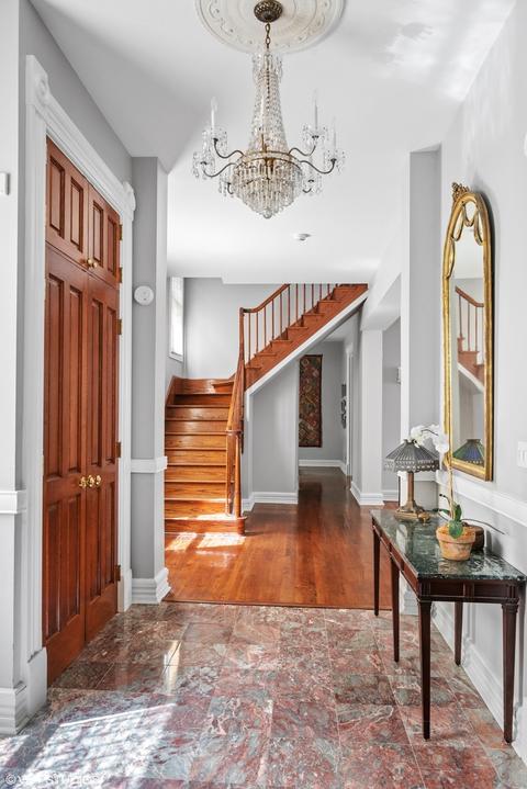 830 W Wolfram St, Chicago, IL 60657 photo 4