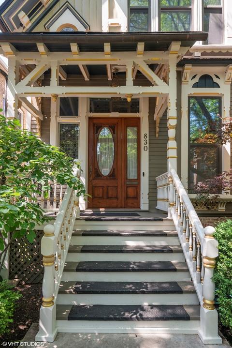 830 W Wolfram St, Chicago, IL 60657 photo 2