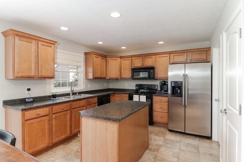 1084 N Pointe Dr, Normal, IL 61761 photo 8