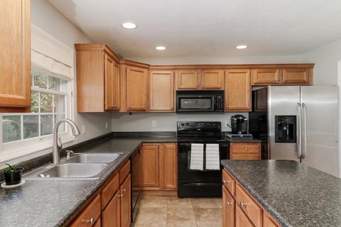 1084 N Pointe Dr, Normal, IL 61761 photo 9