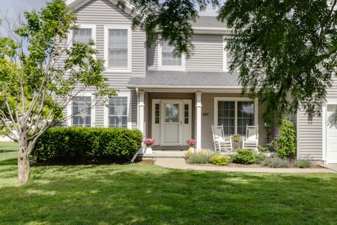 1084 N Pointe Dr, Normal, IL 61761 photo 2