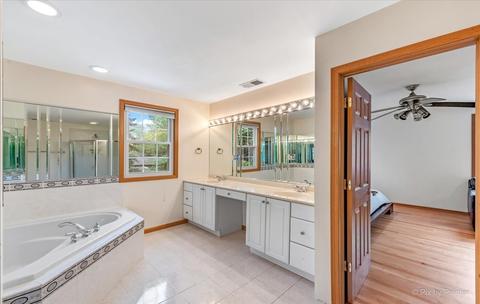 263 Pinehurst Dr, Des Plaines, IL 60016 photo 14