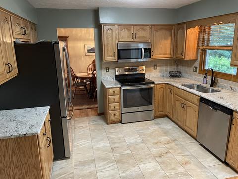 2012 Fallen Oak Rd, Bloomington, IL 61704 photo 2