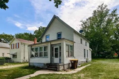 515 E Pleasant St, Freeport, IL 61032 photo 2