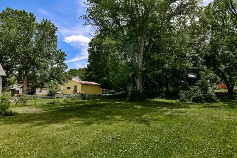 515 E Pleasant St, Freeport, IL 61032 photo 4