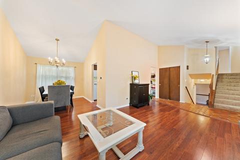 601 Sycamore Ln, Wheeling, IL 60090 photo 4