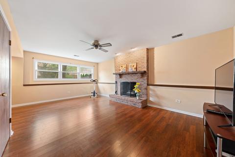 601 Sycamore Ln, Wheeling, IL 60090 photo 9