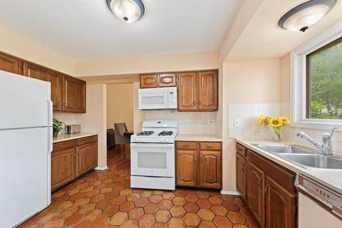 601 Sycamore Ln, Wheeling, IL 60090 photo 6