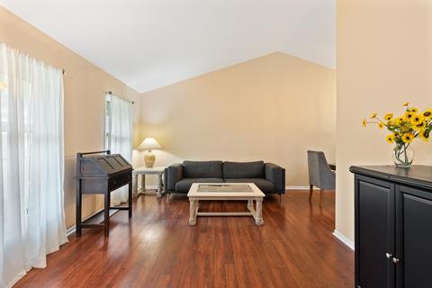 601 Sycamore Ln, Wheeling, IL 60090 photo 3
