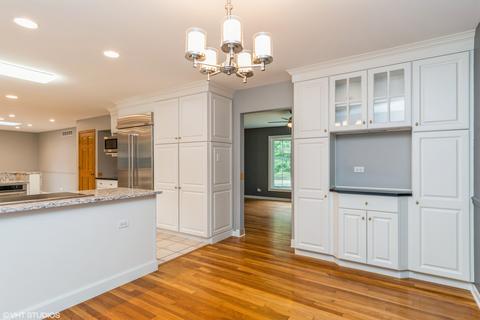 28 W036 Plainview Dr, Naperville, IL 60564 photo 5