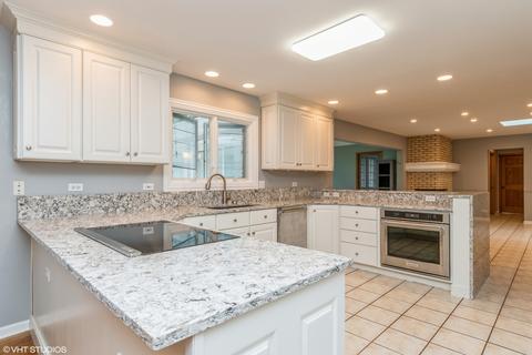 28 W036 Plainview Dr, Naperville, IL 60564 photo 3