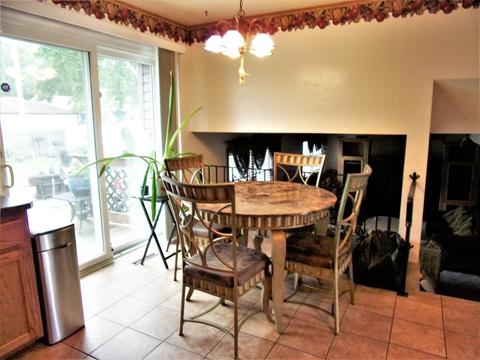 1402 Devonshire Dr, Joliet, IL 60435 photo 4