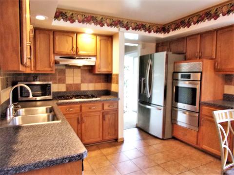 1402 Devonshire Dr, Joliet, IL 60435 photo 3