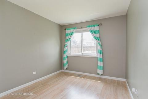 1075 Dover Ln, Aurora, IL 60504 photo 9