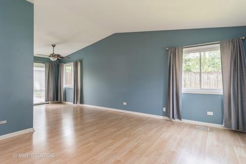 1075 Dover Ln, Aurora, IL 60504 photo 3