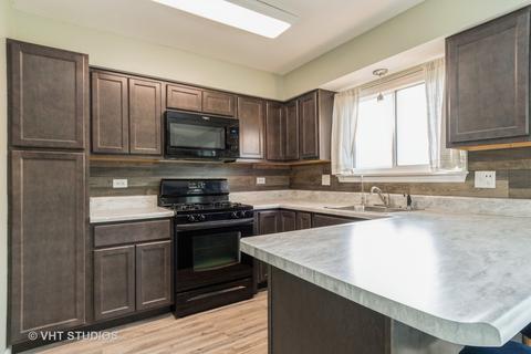 1075 Dover Ln, Aurora, IL 60504 photo 6