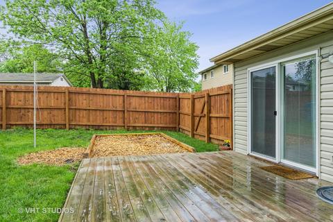 1075 Dover Ln, Aurora, IL 60504 photo 12