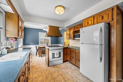 136 S Summit St, Wheaton, IL 60187 photo 5