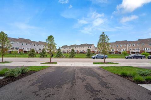 784 Weller Dr, Des Plaines, IL 60016 photo 4