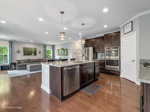 1250 W Thomas Rd, Wheaton, IL 60187 photo 5