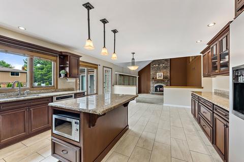 15702 Pine Rd, Oak Forest, IL 60452 photo 7
