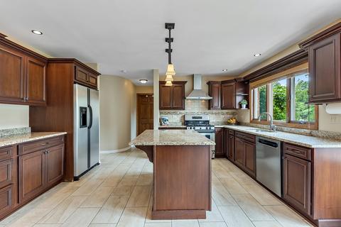 15702 Pine Rd, Oak Forest, IL 60452 photo 8