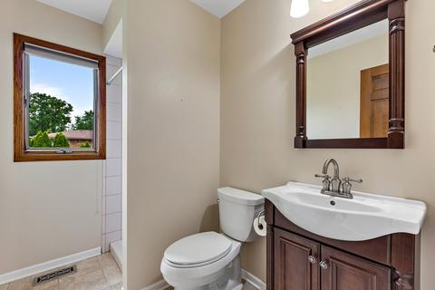 15702 Pine Rd, Oak Forest, IL 60452 photo 6