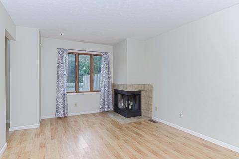 1560 Hunt Dr #D, Normal, IL 61761 photo 2