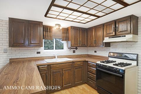 315 Windsor Dr, Roselle, IL 60172 photo 9