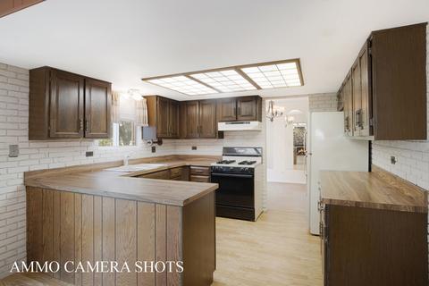 315 Windsor Dr, Roselle, IL 60172 photo 8