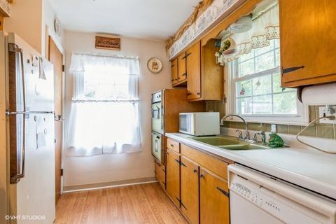 184 S Worth Ave, Elgin, IL 60123 photo 2
