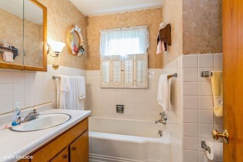 184 S Worth Ave, Elgin, IL 60123 photo 6