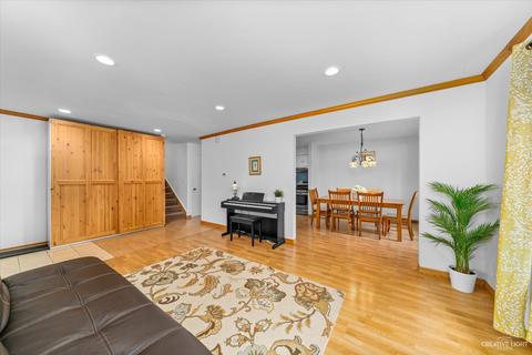 1622 Pershing Ave, Wheaton, IL 60189 photo 4