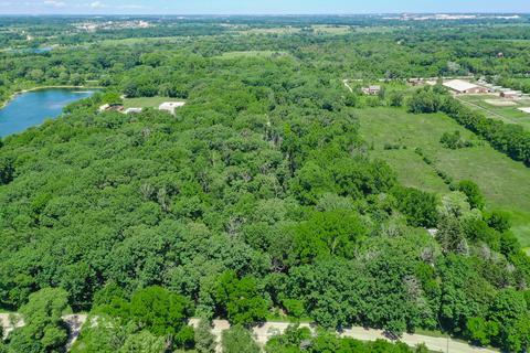 41181 N Old Woodford Rd, Wadsworth, IL 60083