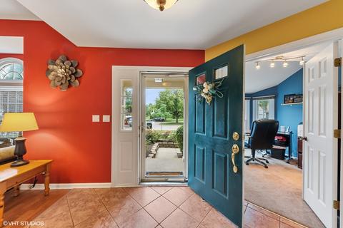 258 Stanton Ct E, Buffalo Grove, IL 60089 photo 2