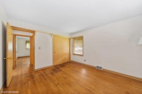 330 Cambridge Rd, Des Plaines, IL 60016 photo 12
