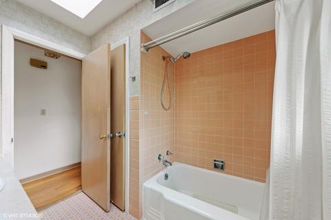 330 Cambridge Rd, Des Plaines, IL 60016 photo 10