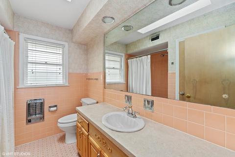 330 Cambridge Rd, Des Plaines, IL 60016 photo 9