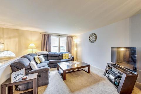 1141 Reserve Dr, Elgin, IL 60124 photo 5