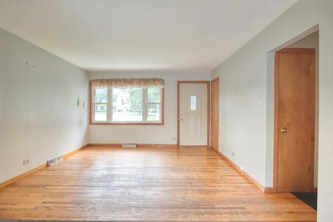 226 E Normandy Dr, Addison, IL 60101 photo 2
