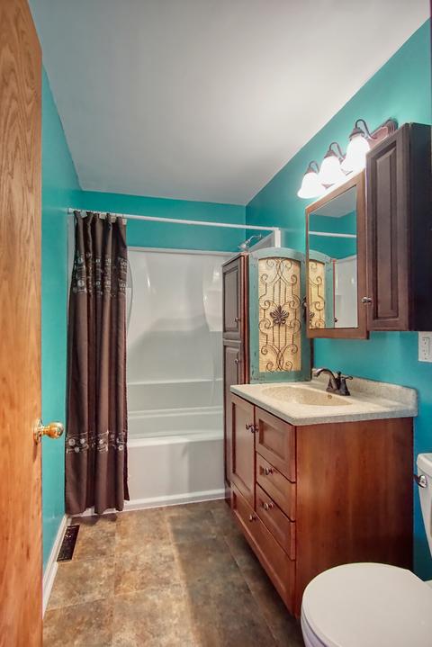 226 E Normandy Dr, Addison, IL 60101 photo 10