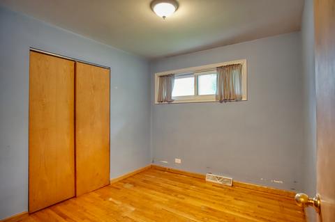 226 E Normandy Dr, Addison, IL 60101 photo 9