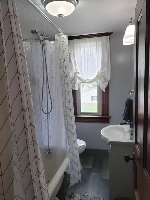 327 E Van Buren St, Ohio, IL 61349 photo 30