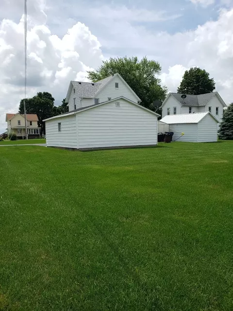 327 E Van Buren St, Ohio, IL 61349 photo 9