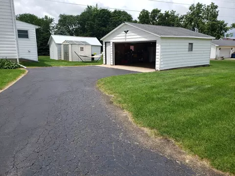 327 E Van Buren St, Ohio, IL 61349 photo 11